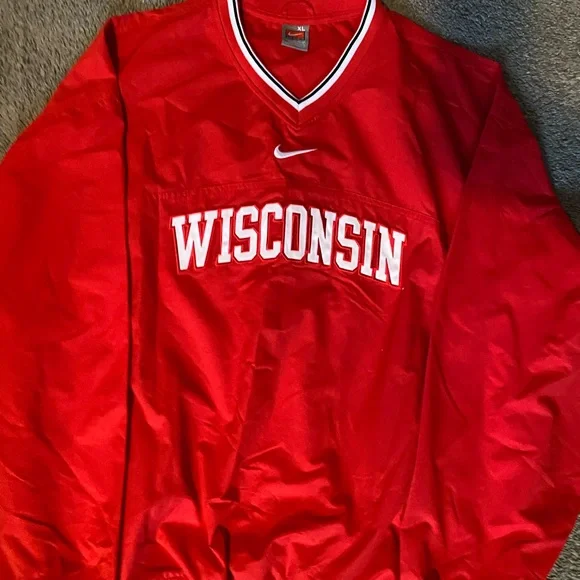Vintage Y2K Nike Red Wisconsin Pullover - Picture 3 of 5